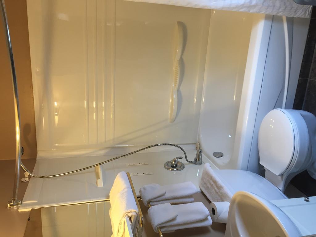 King'S Hotel & Motel By Elevate Rooms Shaunavon Ngoại thất bức ảnh
