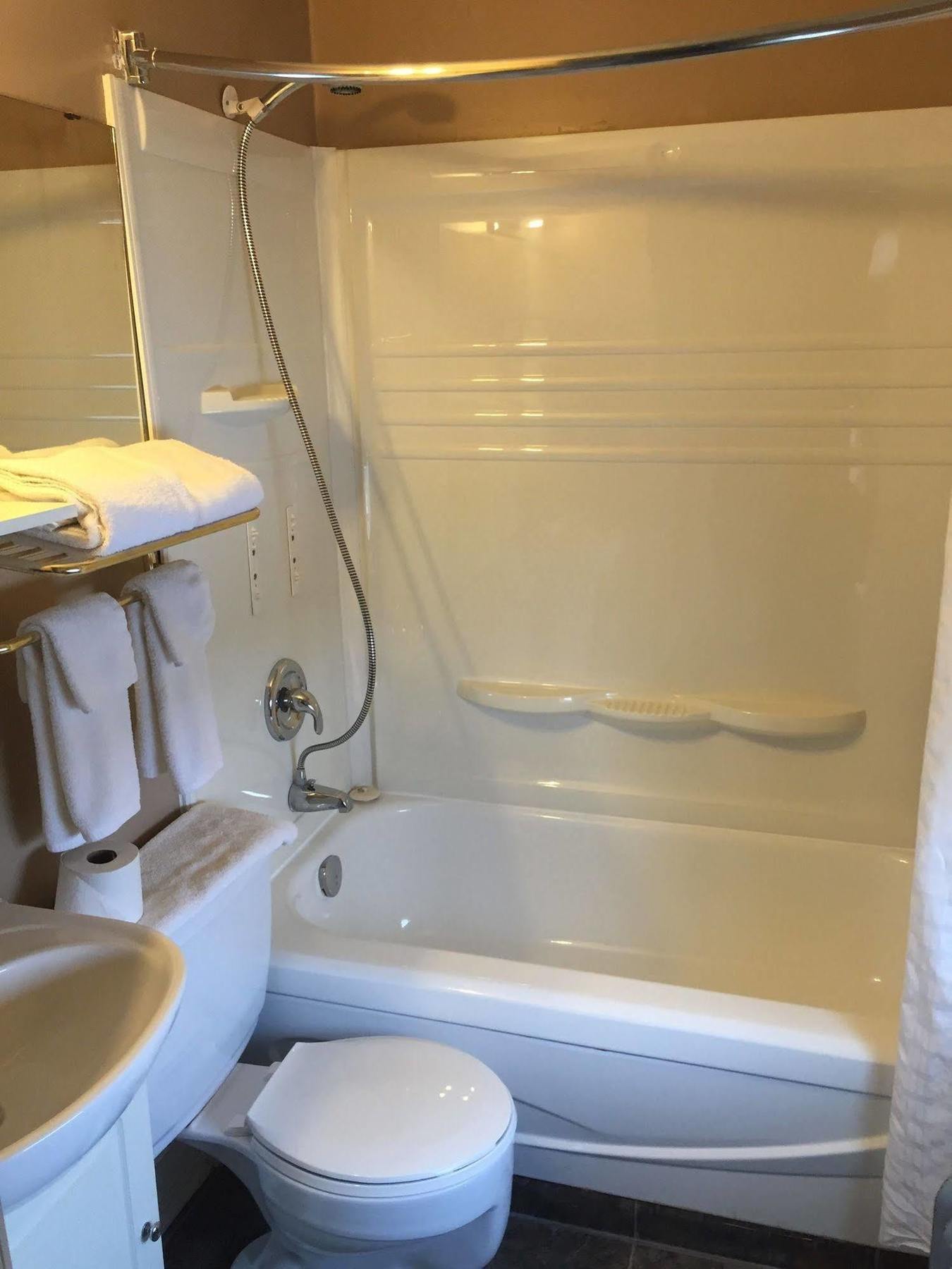 King'S Hotel & Motel By Elevate Rooms Shaunavon Ngoại thất bức ảnh